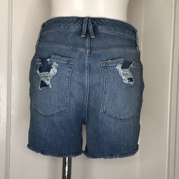 Good American The Bombshell Distressed High Waisted Shorts Size 4/27 - Picture 3 of 6